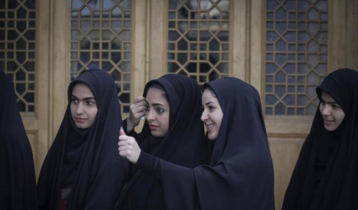 In Iran si insedia il nuovo parlamento: più donne che ayatollah