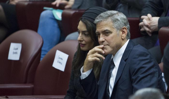 Gere e Clooney hanno ricevuto l'Ulivo della pace davanti al Papa