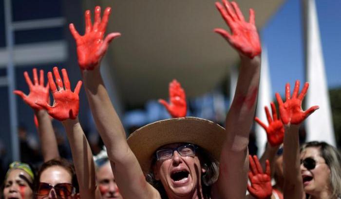 Brasile, la vittima dello stupro di massa: la polizia voleva incolparmi