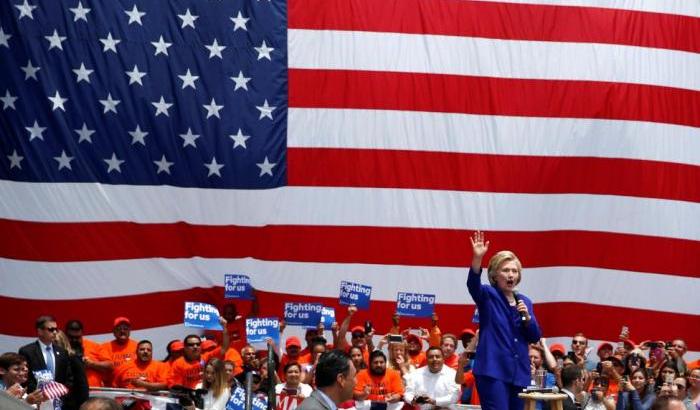 Hillary Clinton ce l'ha fatta: prima donna in corsa per la Casa Bianca