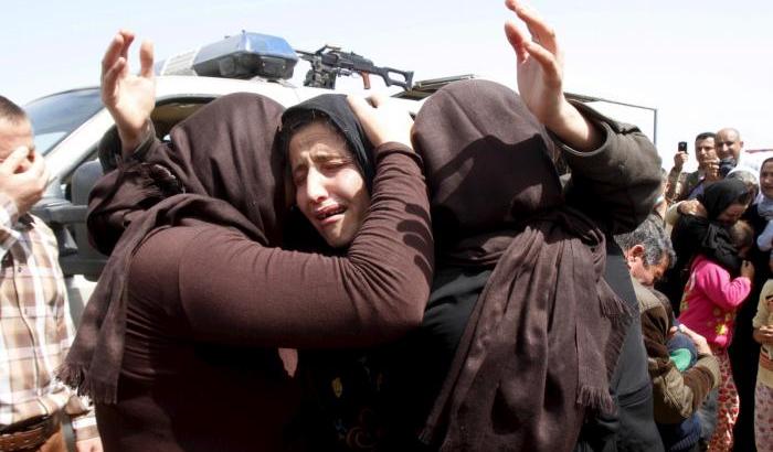 Rifiutano di essere schiave sessuali: 19 yazide bruciate vive dall'Isis