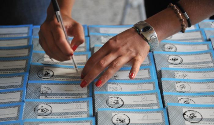 Bufera sulle elezioni a Napoli