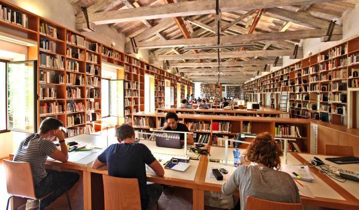 Crescono gli iscritti delle biblioteche 'sociali': sempre più luoghi di incontro