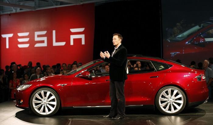 Riuscirà la berlina di Tesla a diventare un'auto elettrica di massa?