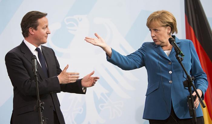 Fuori un paese avanti un altro: Merkel chiama Renzi nel direttorio Ue