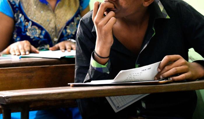 India, aveva copiato agli esami di maturità: la polizia arresta una studentessa