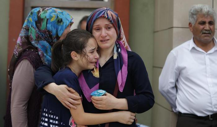 Inferno a Istanbul: un commando dell'Isis attacca l'aeroporto: 42 morti