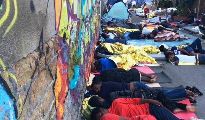 Migranti, ecco la vergogna dell'accoglienza a Roma