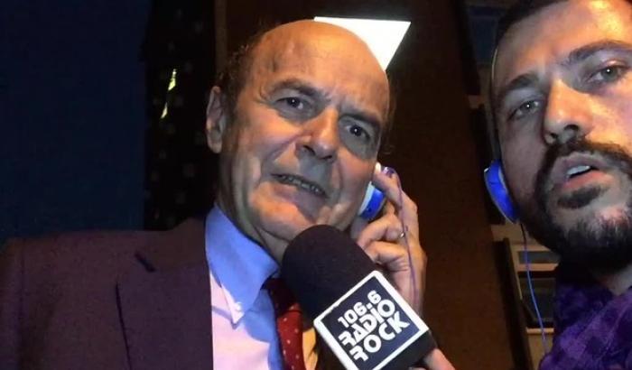 Pier Luigi Bersani canta Vasco Rossi e cerca un senso nel Pd