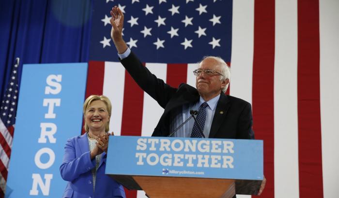 Sanders e Hillary Clinton al comizio nel New Hampshire