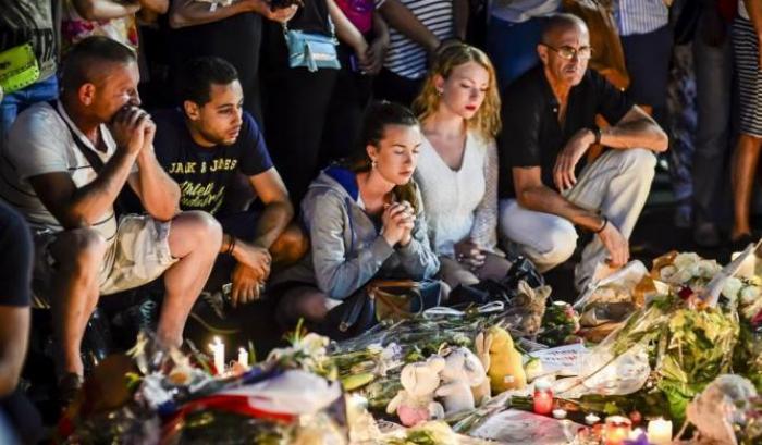 032407-il-dolore-dei-cittadini-di-nizza Il dolore dei cittadini di Nizza