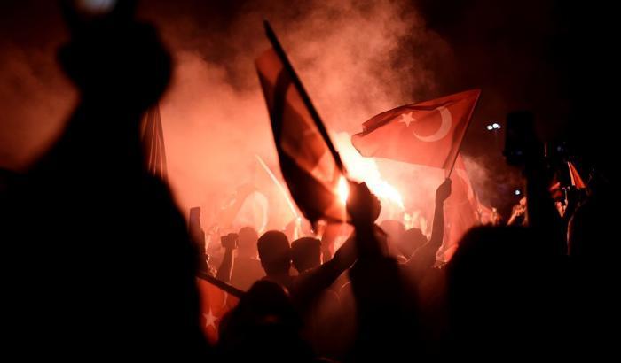 Un momento del fallito colpo di stato in Turchia