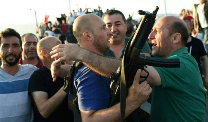 Una foto delle tensioni degli ultimi giorni dopo il fallito golpe