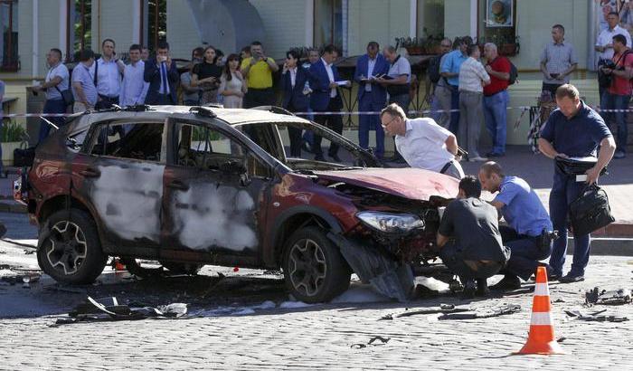 Kiev, esplode un'auto: muore un giornalista liberale ucraino
