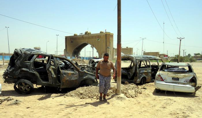 Baghdad, attentato kamikaze nel quartiere sciita: almeno 14 morti