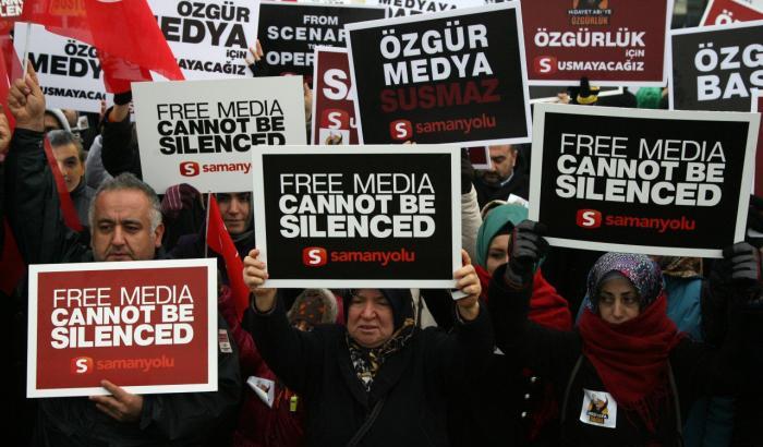 Turchia sempre più imbavagliata: Erdogan fa arrestare 42 giornalisti
