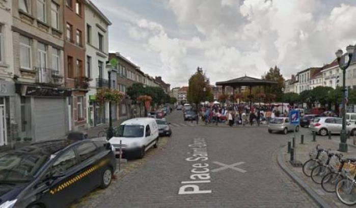 Bruxelles, un adolescente semina il panico: sono un terrorista armato