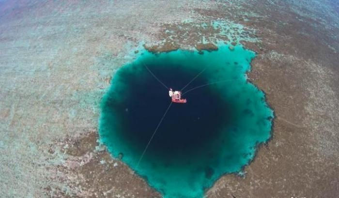 Dragone Hole, il 'buco blu' più profondo del mondo nel Mar della Cina