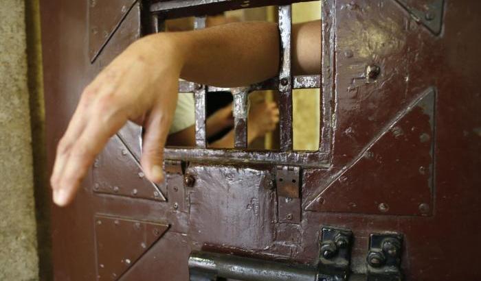 Carcere, sale il numero di detenuti: più presunti innocenti