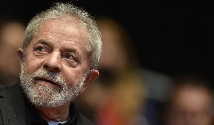 L'ex presidente del Brasile Lula condannato per corruzione: attacco alla democrazia