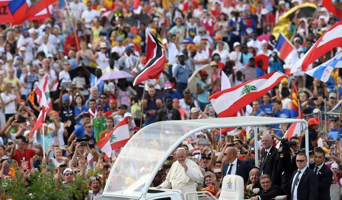Il Papa ai giovani: siate sognatori, non accettato l'odio tra i popoli