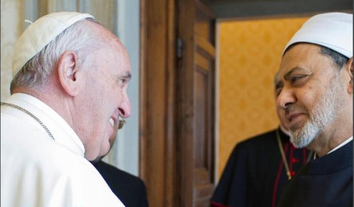 Falso buonista amico dei sodomiti: perché l'Isis vuole eliminare il Papa