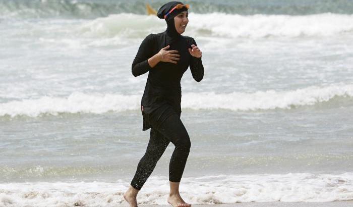 Il burkini, costume che segue le norme islamiche