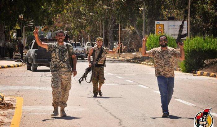 Milizie di Misurata fedeli a Tripoli nell'università di Sirte