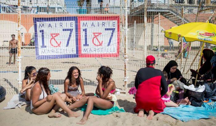 032896-sotto-il-solleone-si-accende-la-questione-del-burkini Sotto il solleone si accende la questione del burkini