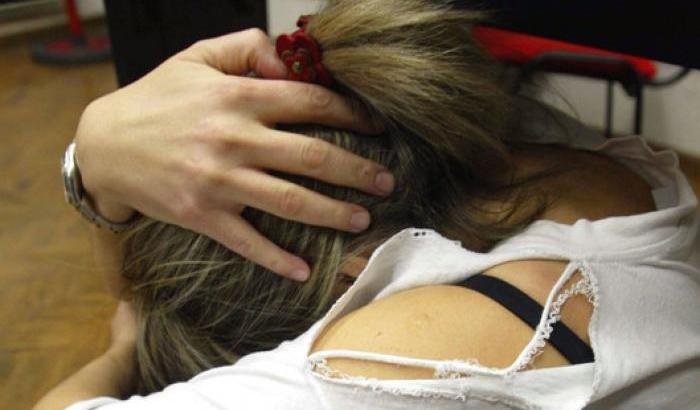 0328EE-violenza-su-una-donna Violenza su una donna