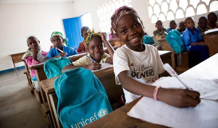 Bambini in una scuola africana, immagine d'archivio