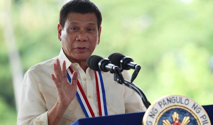 Il presidente delle Filippine a Obama: sei un figlio di p...