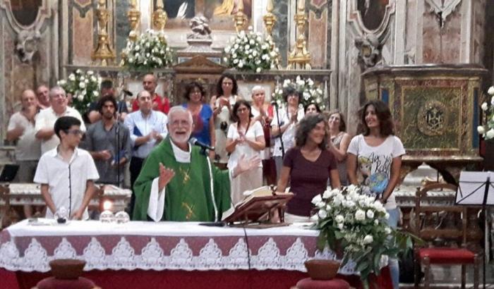 Palermo, il parroco di San Saverio benedice le nozze lesbiche