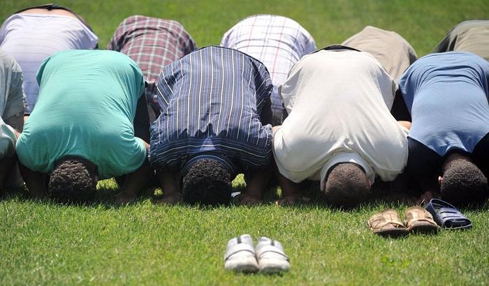 Musulmani in preghiera