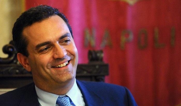 La critica di De Magistris: "Tra Conte e De Luca gara a chi fa l'ordinanza pi&ugrave; originale"