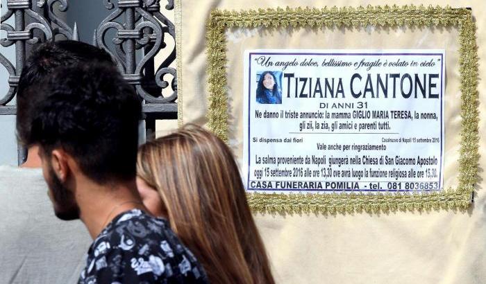 Il manifesto funebre di Tiziana Cantone