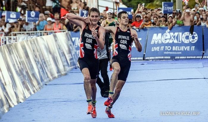 I fratelli Brownlee sul traguardo di Cozumel, Messico