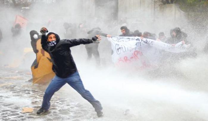 032EA2-la-protesta La protesta