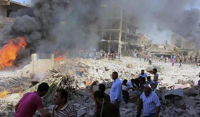 Ancora raid su Aleppo, i testimoni: usate bombe al fosforo