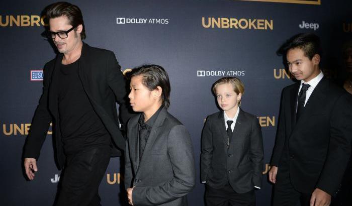 Brad Pitt con tre dei suoi figli