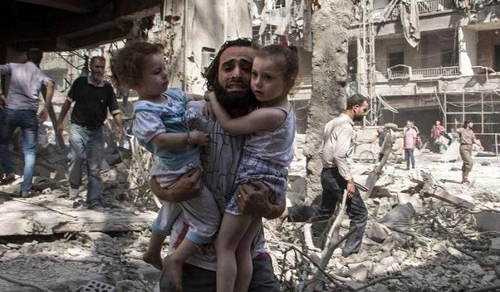 I raid su Aleppo uccidono 90 persone, la maggior parte sono bambini