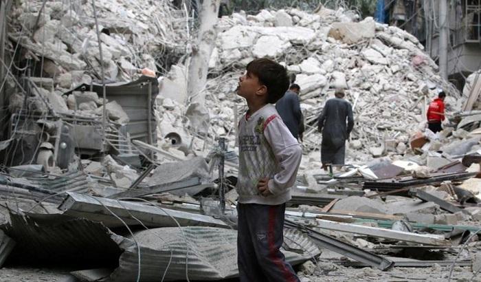 03302A-siria-raid-su-aleppo-immagine-d-archivio Siria, raid su Aleppo - immagine d'archivio