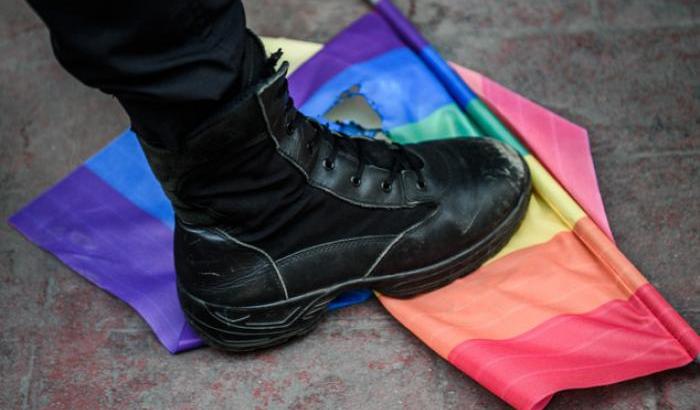 La denuncia del gay center: "Cinquanta casi di omofobia al giorno, il governo intervenga"