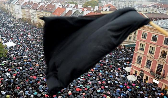 Il messaggio rivoluzionario delle donne polacche: scendere in piazza è ancora utile
