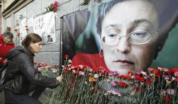 Fiori in ricordo di  Anna Politkovskaya