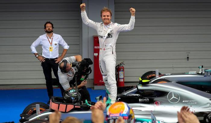 Rosberg vince in Giappone: la Mercedes è già campione del mondo