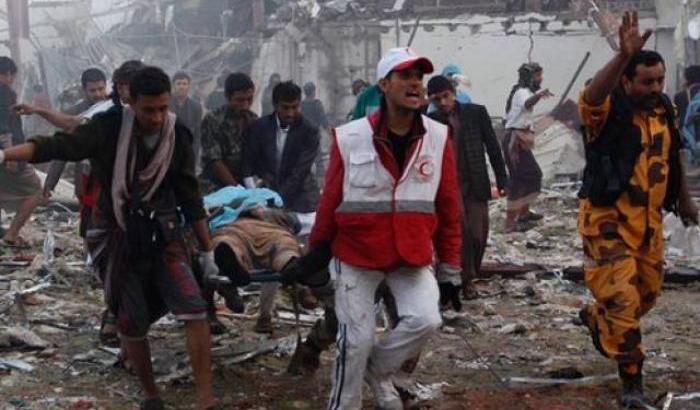 Yemen, bombe sul funerale Houthi: oltre 150 morti. Ira degli Usa