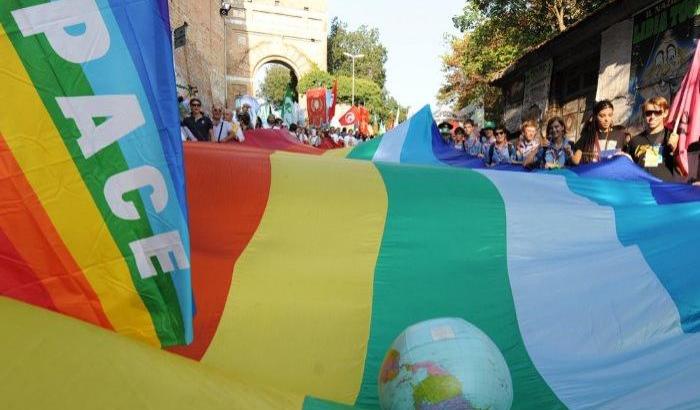 Un'onda umana di pace: oltre 100mila in marcia per la Perugia-Assisi