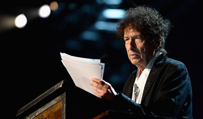 Nobel per la letteratura a Bob Dylan: "Ha ideato nuove espressioni poetiche"