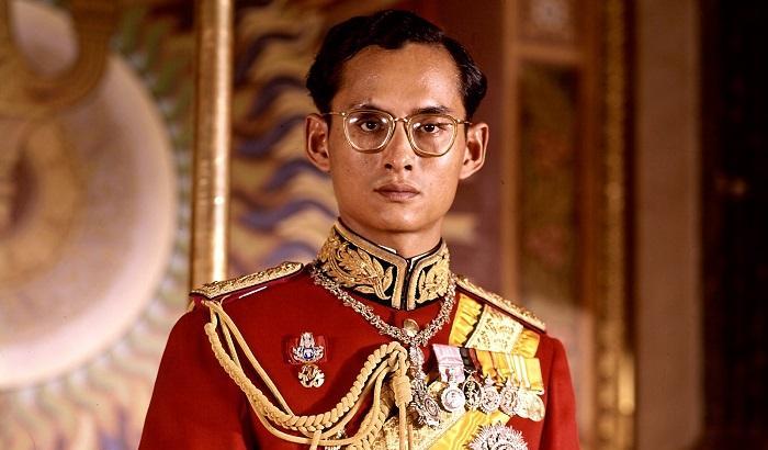 La Thailandia piange re Rama IX, venerato come una divinità